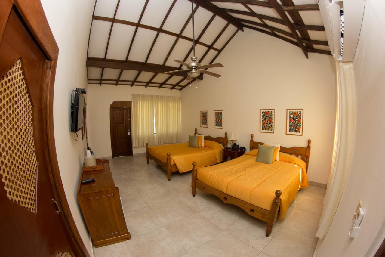 Moulin Sur Mer Beach Resort Montrouis Extérieur photo