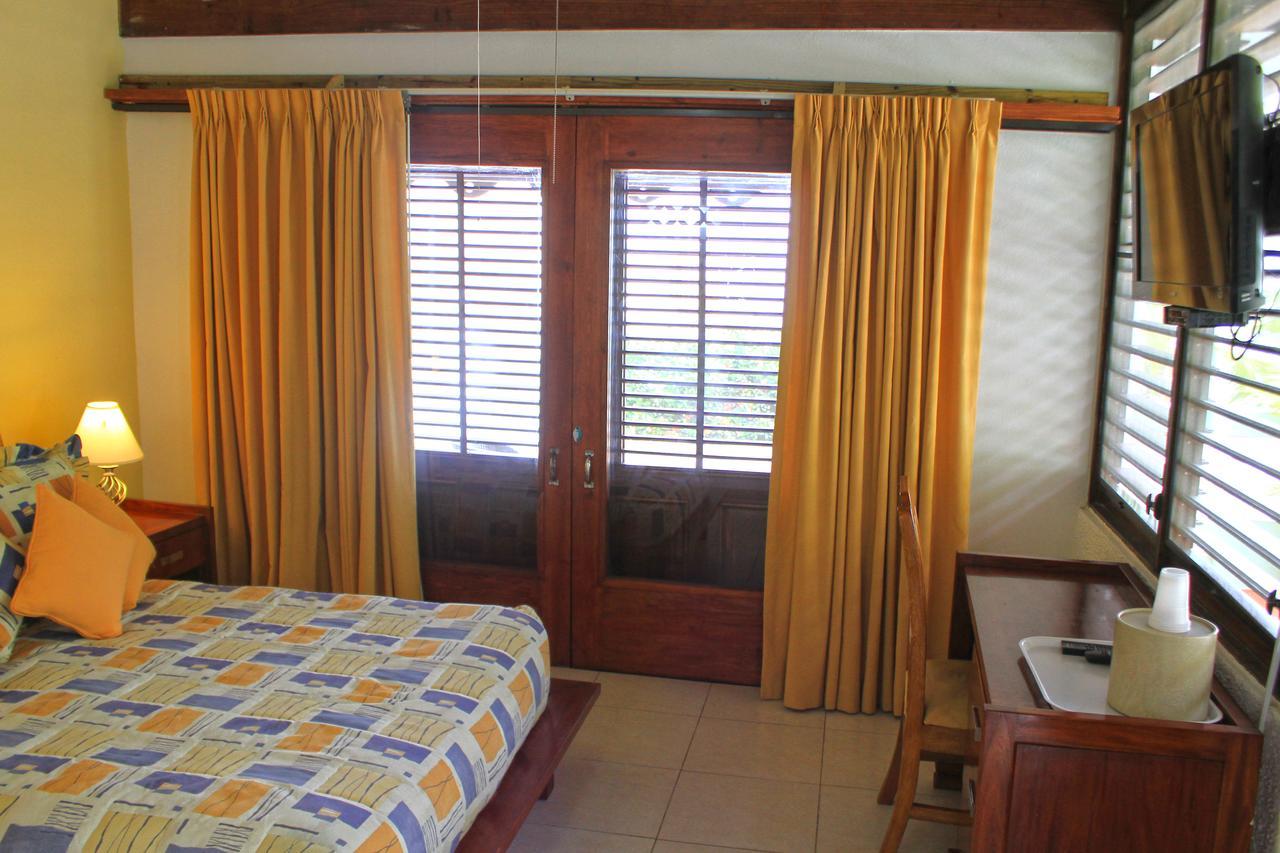 Moulin Sur Mer Beach Resort Montrouis Extérieur photo