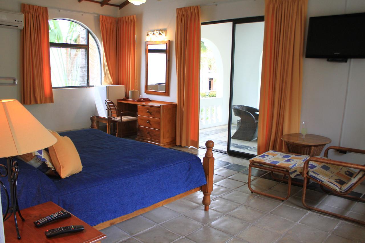 Moulin Sur Mer Beach Resort Montrouis Extérieur photo