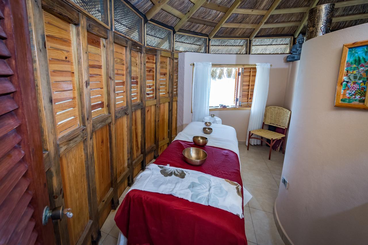 Moulin Sur Mer Beach Resort Montrouis Extérieur photo