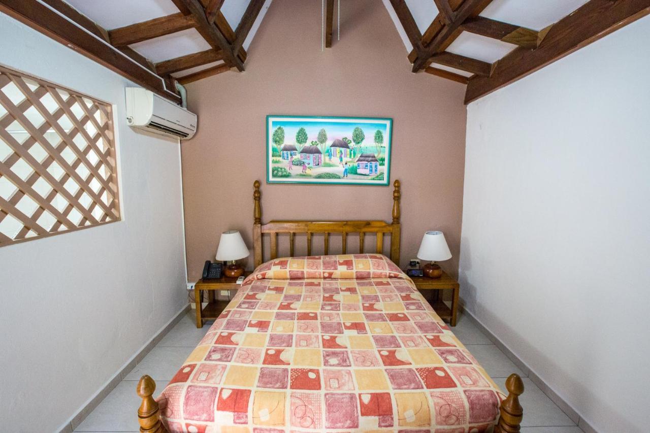 Moulin Sur Mer Beach Resort Montrouis Extérieur photo